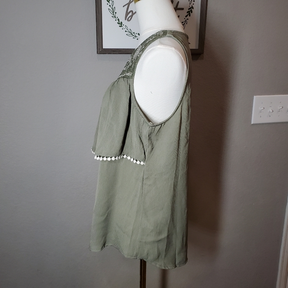 NWT Maurices Lace Trim Sleeveless Blouse Tank Top Women's Size Medium - Picture 12 of 16